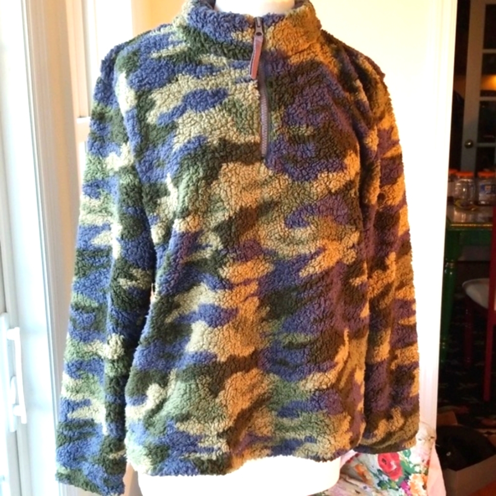 🩵Gingerly Olive Camo Plush Pullover, jacket, sweater